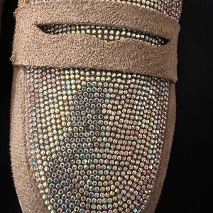 Cream Shoes with Comfortable Fit and Stylish Design